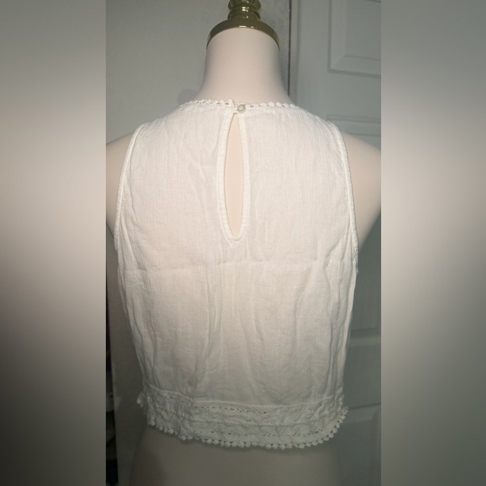 Hollister Top Embroidered Floral White Crop - Picture 7 of 7